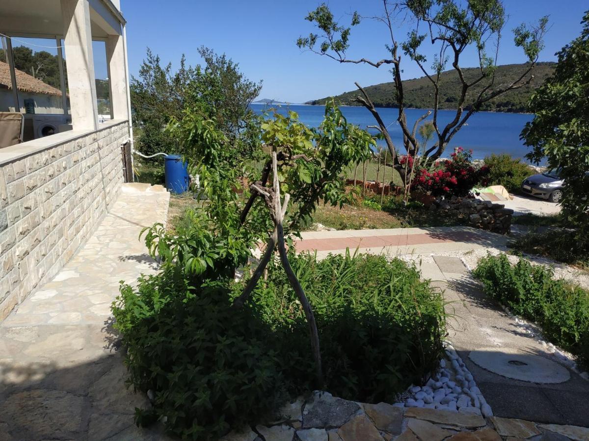 Detached Holiday House Few Steps From The Beach Villa Veli Rat Exterior photo